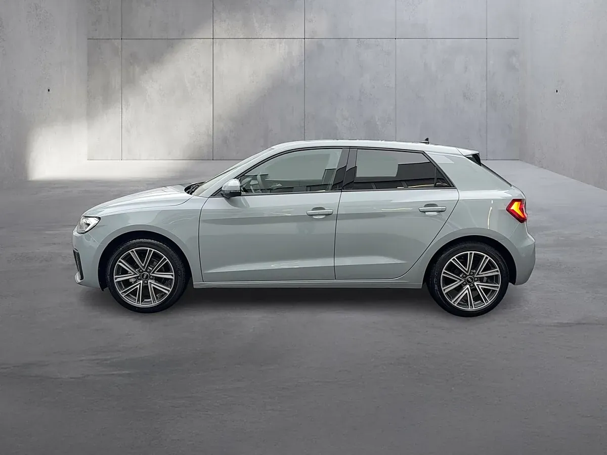 Audi A1 2025 photo 2