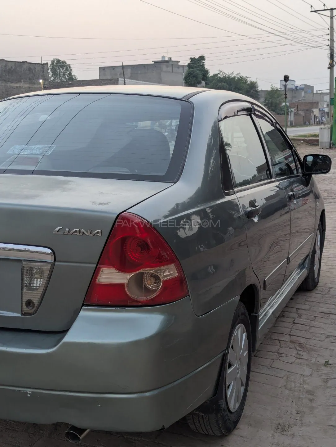Suzuki Liana