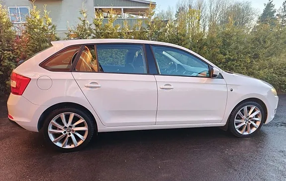 Skoda Rapid 2015 photo 2