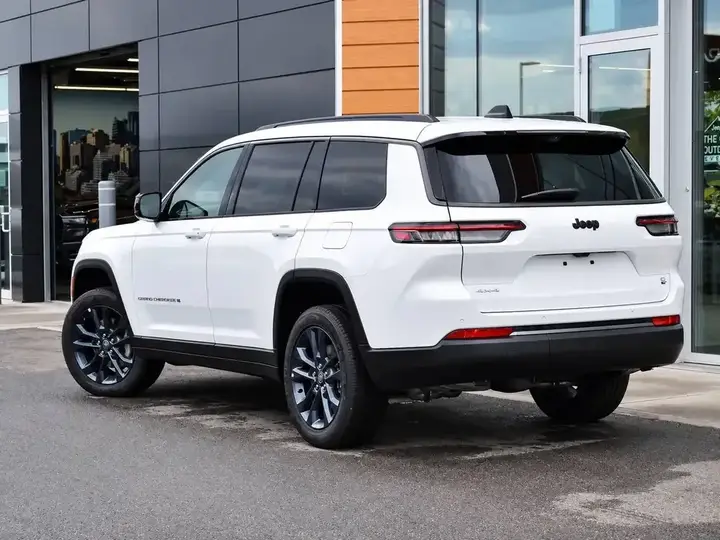 Jeep Grand Cherokee 2026 photo 4