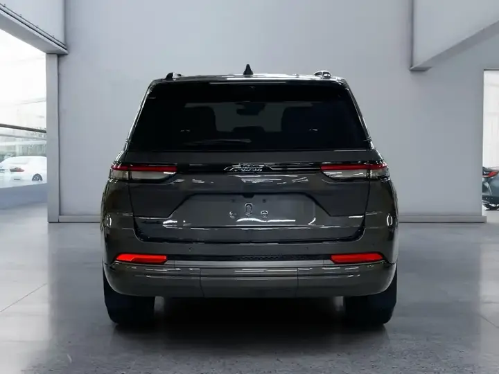 Jeep Grand Cherokee 2026 photo 4