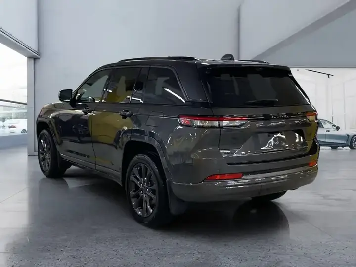 Jeep Grand Cherokee 2026 photo 3