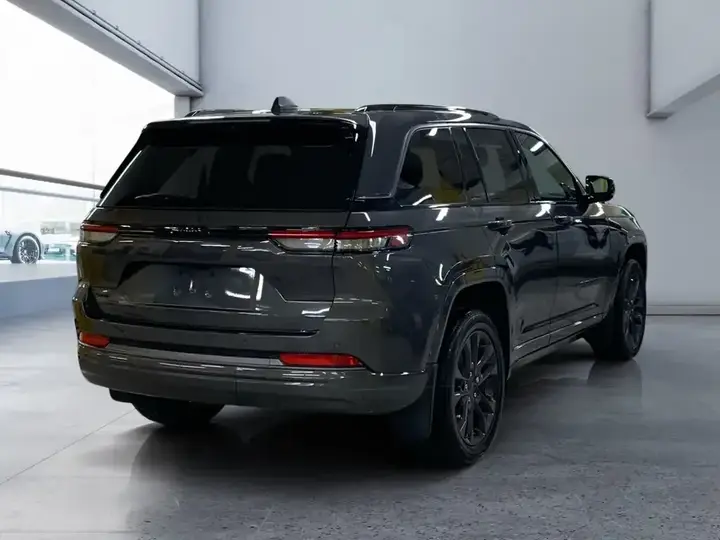 Jeep Grand Cherokee 2026 photo 5