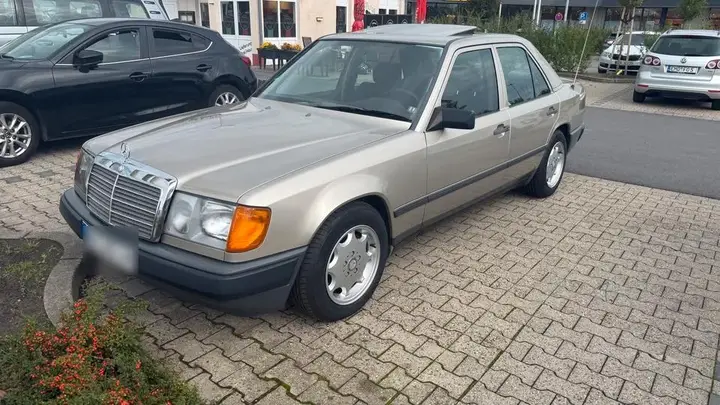 Mercedes-Benz W124