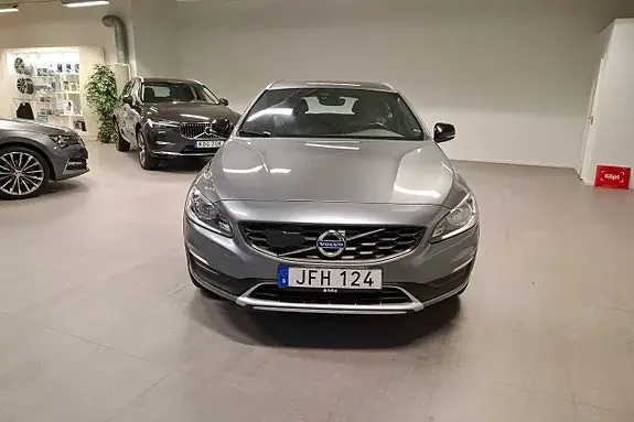 Volvo V60 Cross Country 2017 photo 2