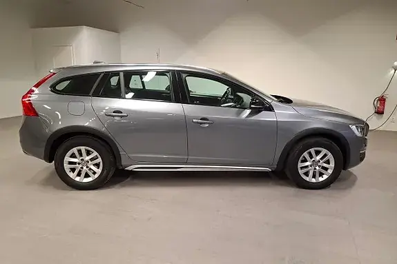 Volvo V60 Cross Country 2017 photo 4