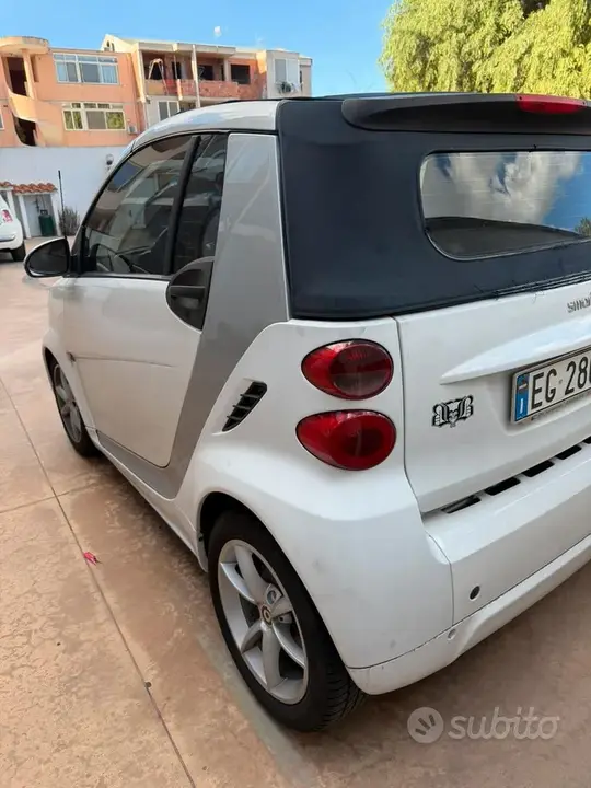 Smart Fortwo 2011 photo 4