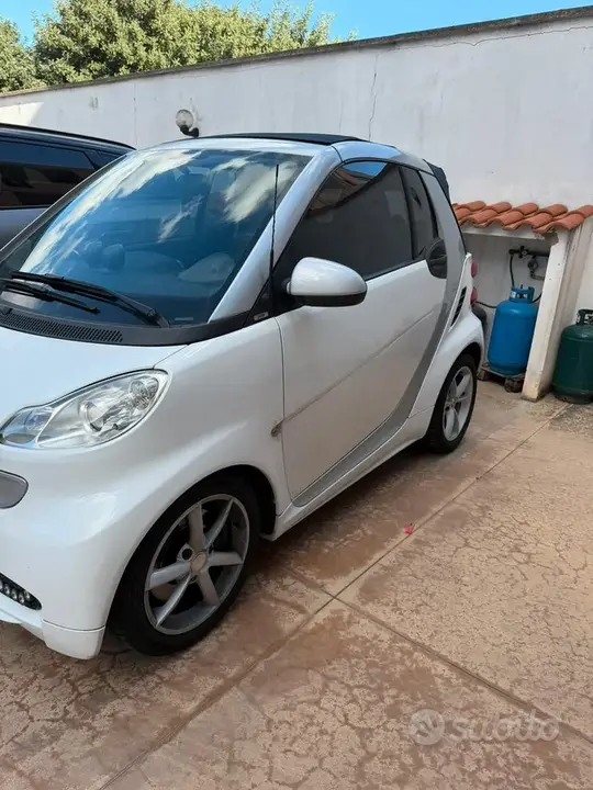 Smart Fortwo 2011 photo 2