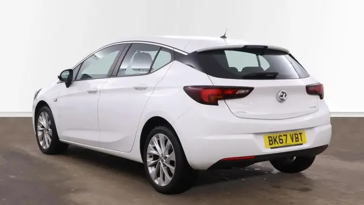 Vauxhall Astra 2017 photo 3