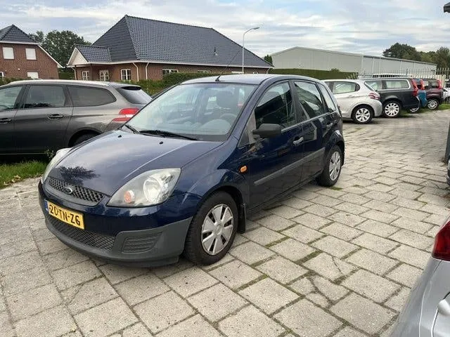 Ford Fiesta 2006 photo 2