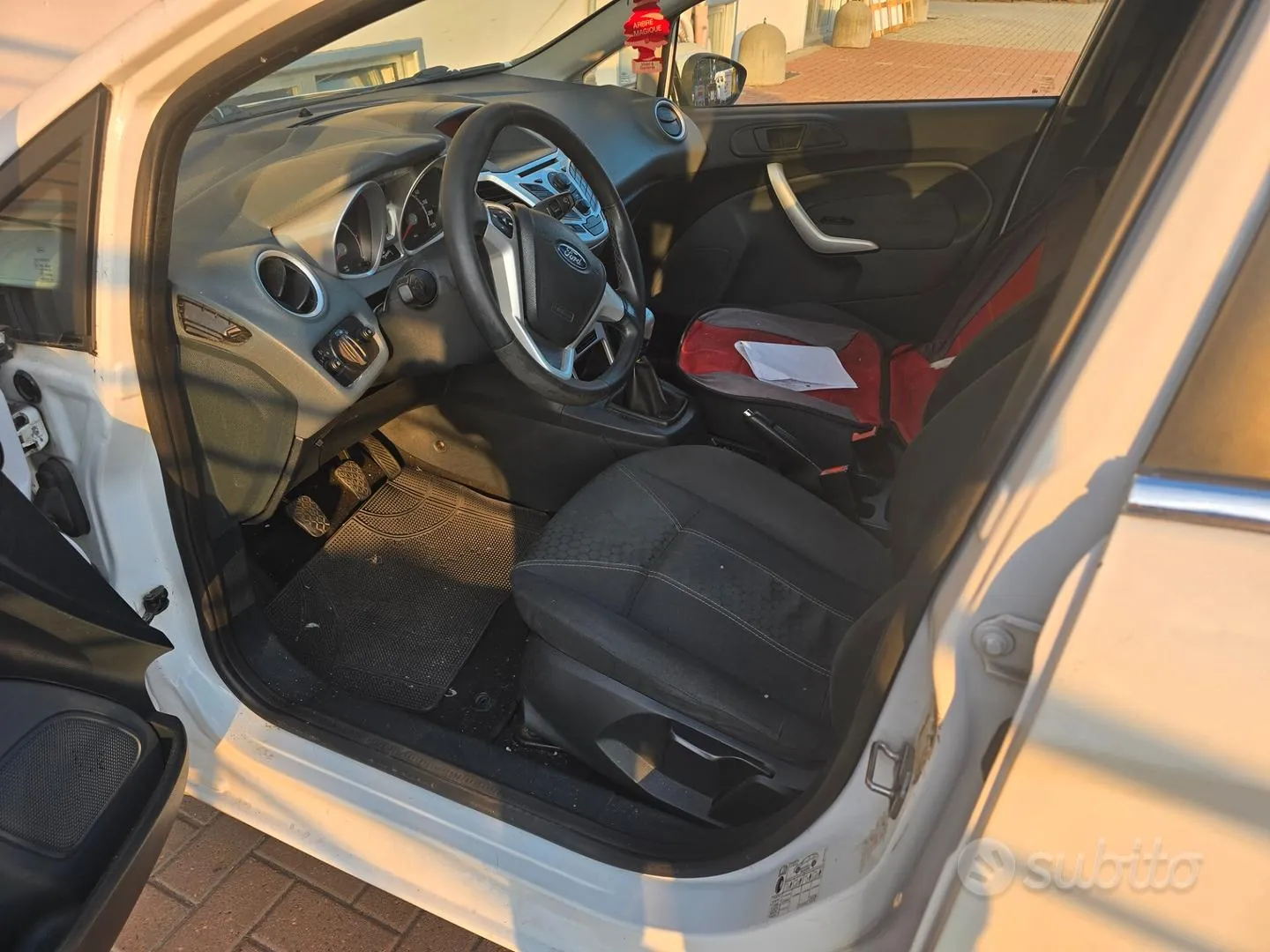 Ford Fiesta 2010 photo 5