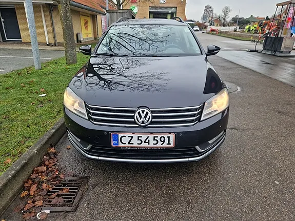 Volkswagen Passat 2011 photo 2