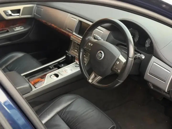 Jaguar Xf 2010 photo 3