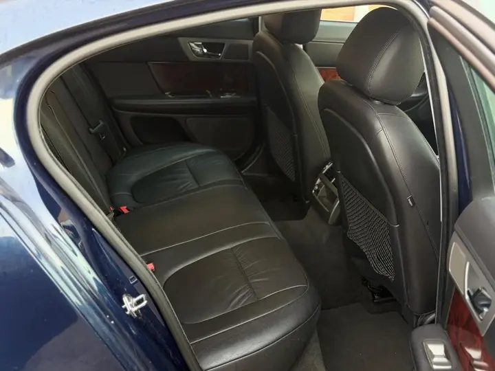 Jaguar Xf 2010 photo 4