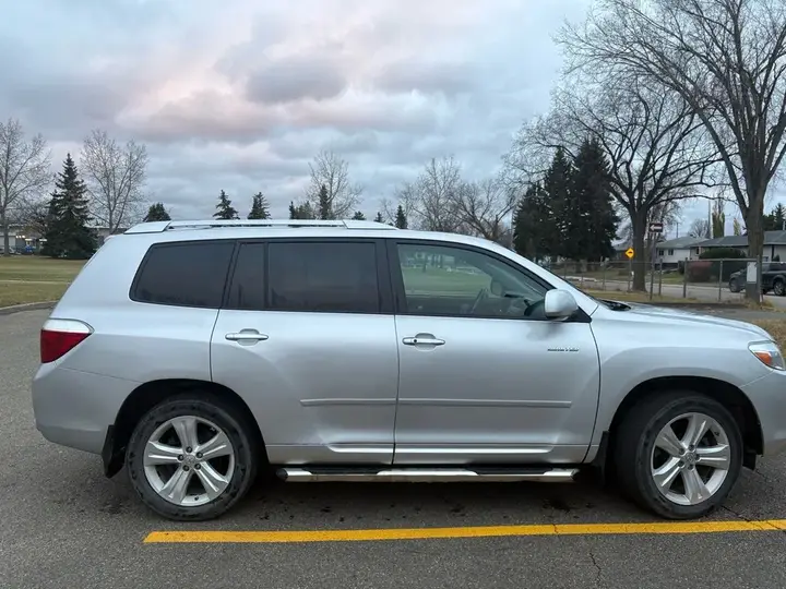 Toyota Highlander 2010 photo 3