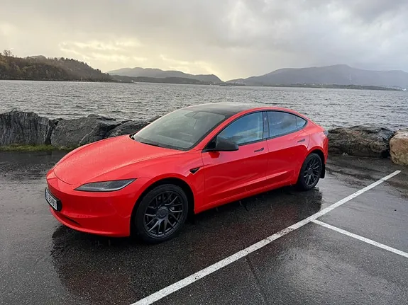 Tesla Model 3 2025 photo 3