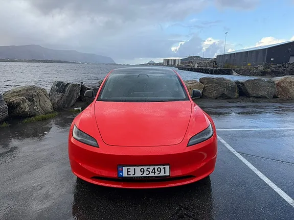 Tesla Model 3 2025 photo 2