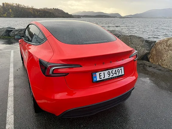 Tesla Model 3 2025 photo 5