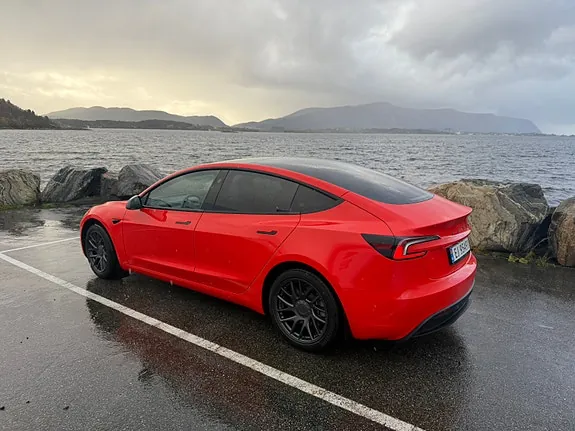 Tesla Model 3 2025 photo 4