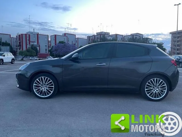Alfa Romeo Giulietta 2015 photo 2