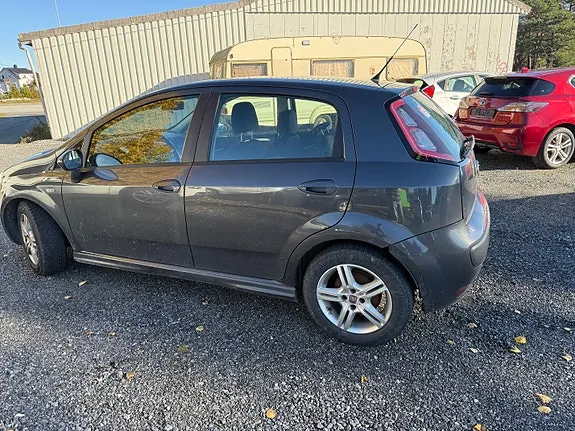 Fiat Grande Punto 2010 photo 3