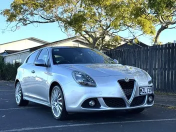 Alfa Romeo Giulietta 2012 photo 2