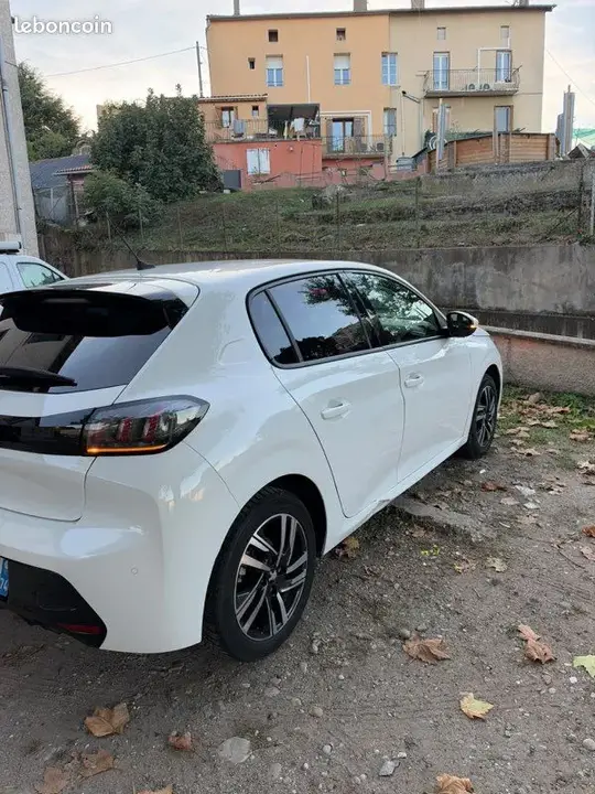 Peugeot 208 2021 photo 3