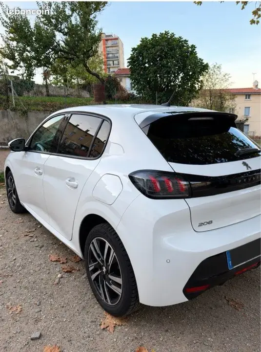 Peugeot 208 2021 photo 2