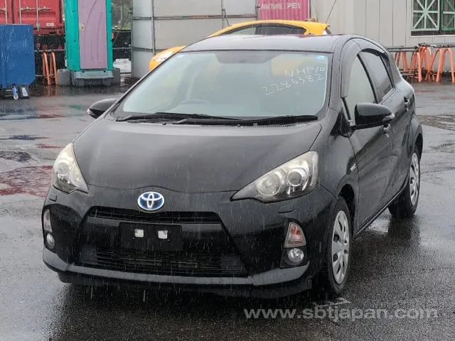 Toyota Aqua G 2014 photo 2
