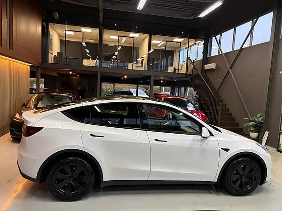 Tesla Model Y 2021 photo 2