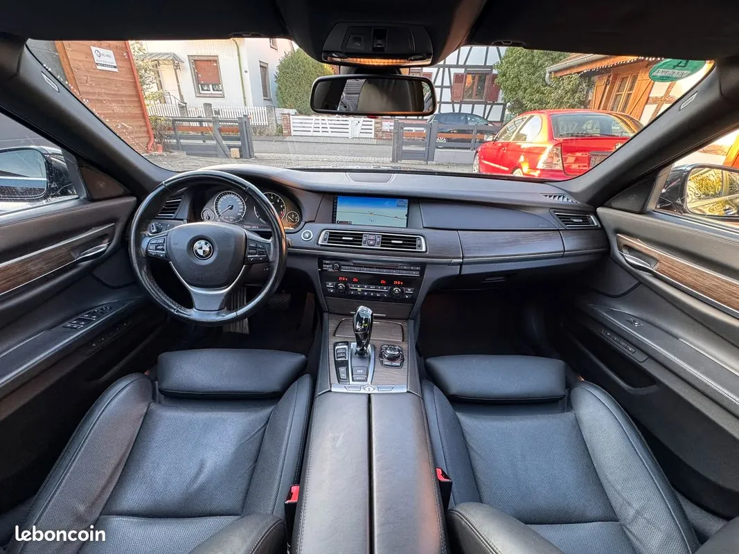 BMW 7 Series 2009 photo 4