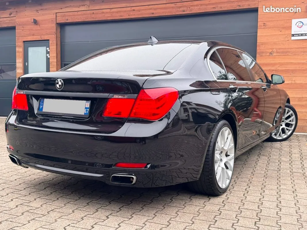 BMW 7 Series 2009 photo 2
