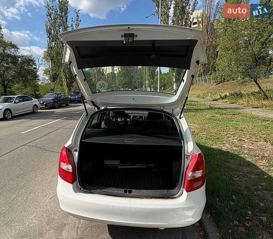 Skoda Fabia 2013 photo 5