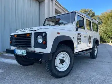Land Rover Defender 2010 photo 2