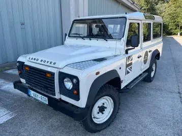 Land Rover Defender 2010 photo 3