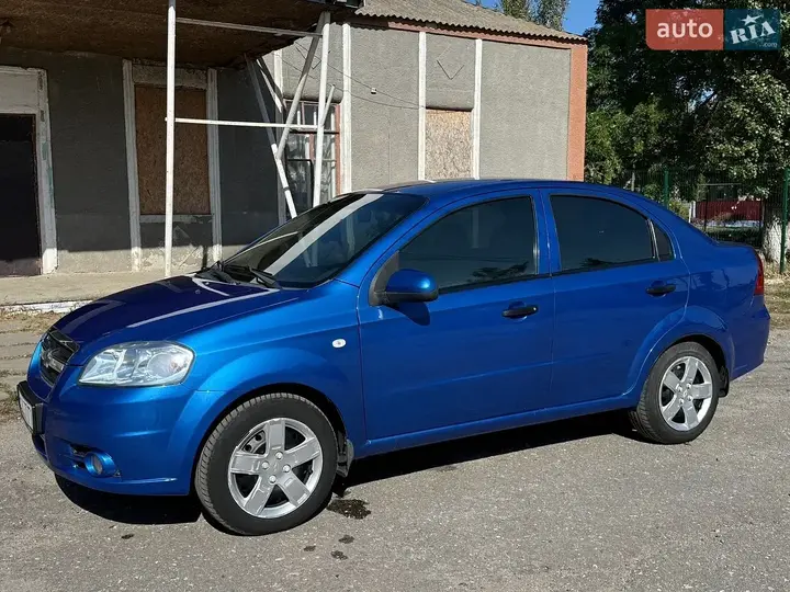 Chevrolet Aveo 2011 photo 2