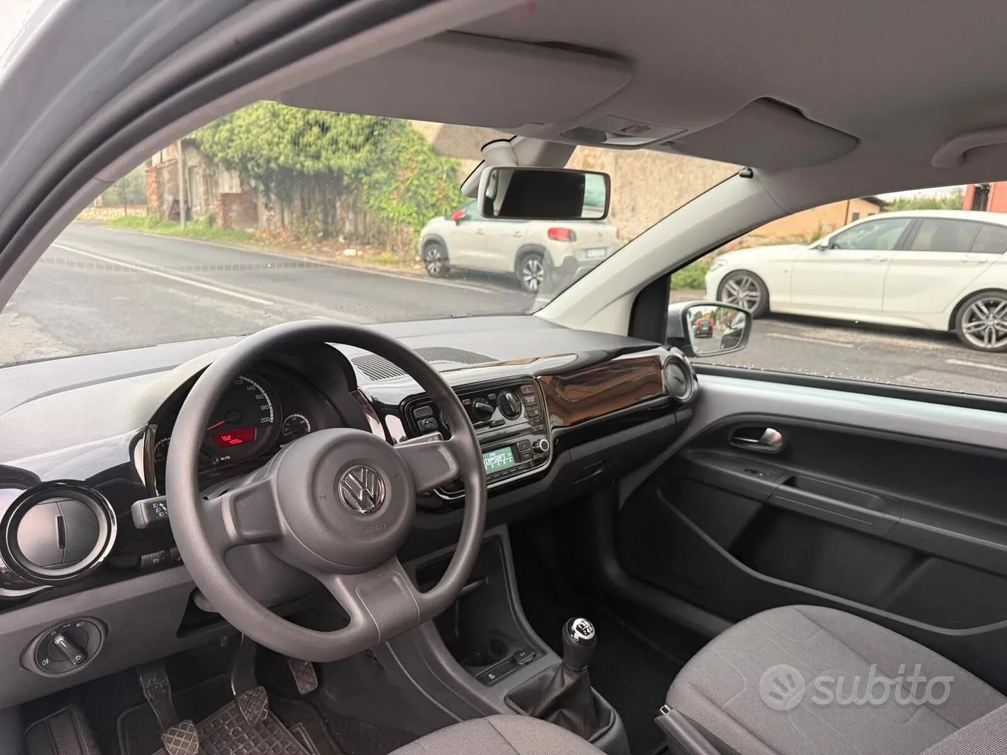 Volkswagen Up 2014 photo 4