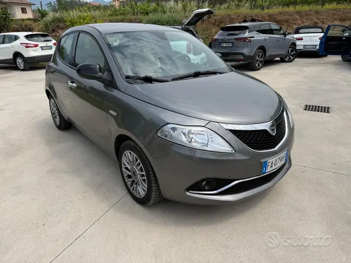 Lancia Ypsilon