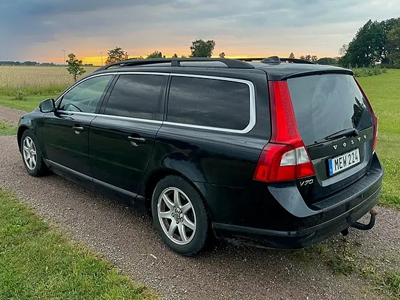 Volvo V70 2012 photo 2