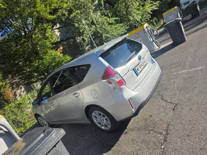 Toyota Prius 2021 photo 3