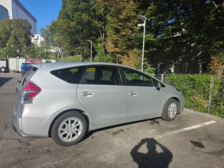 Toyota Prius 2021 photo 2