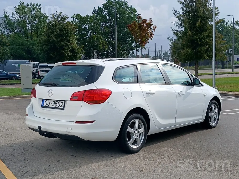 Opel Astra 2011 photo 3