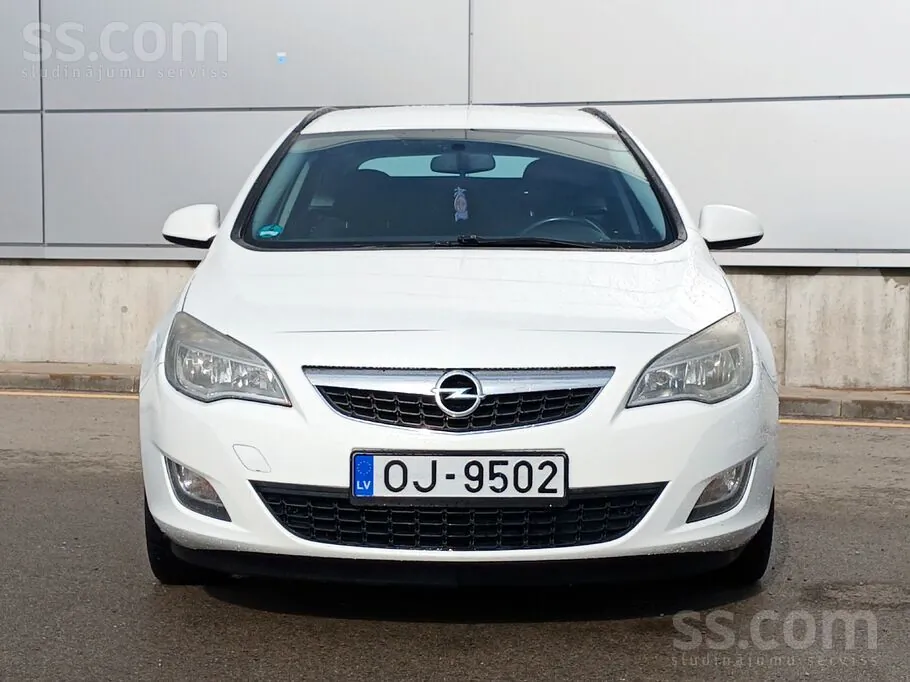 Opel Astra 2011 photo 4