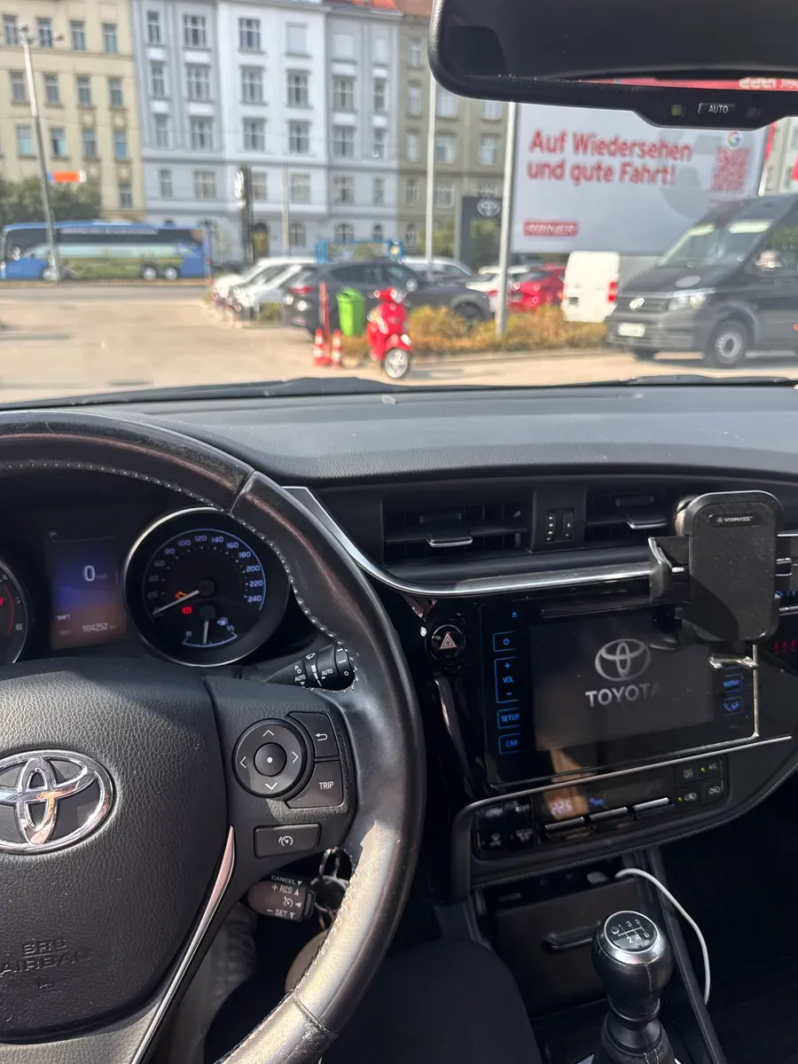 Toyota Auris 2015 photo 2
