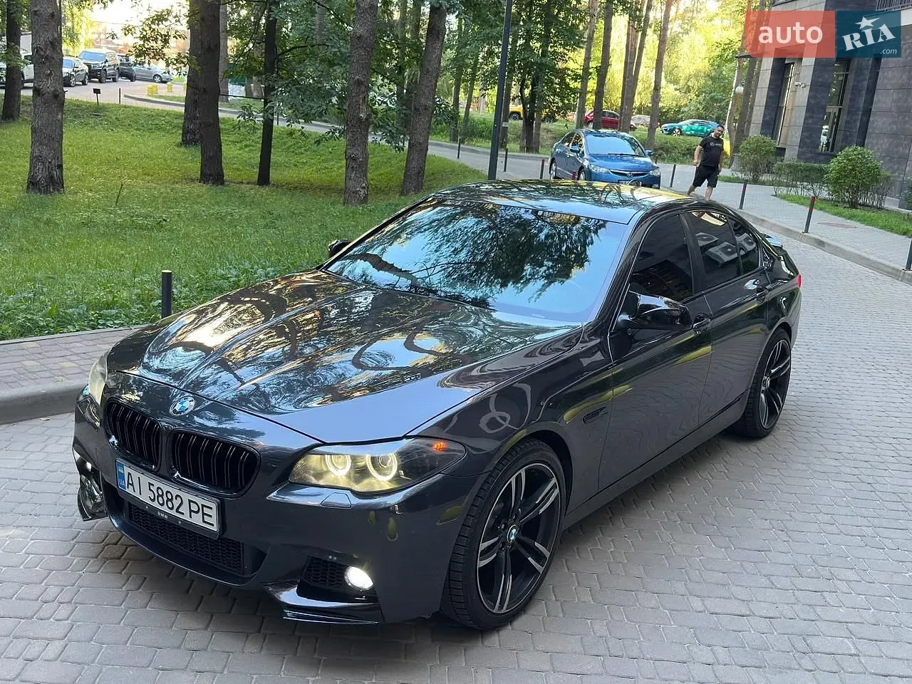 BMW 5 Series 2013 photo 2