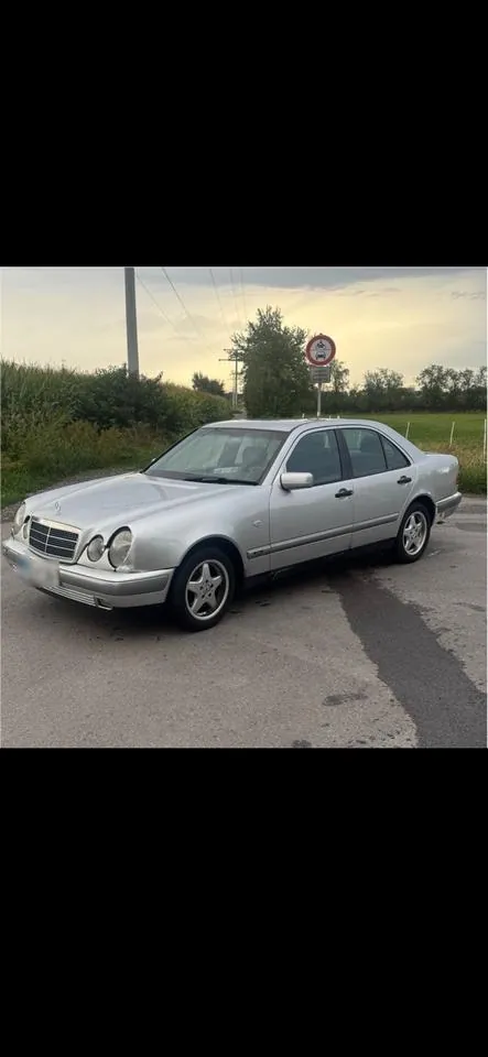 Mercedes-Benz W210