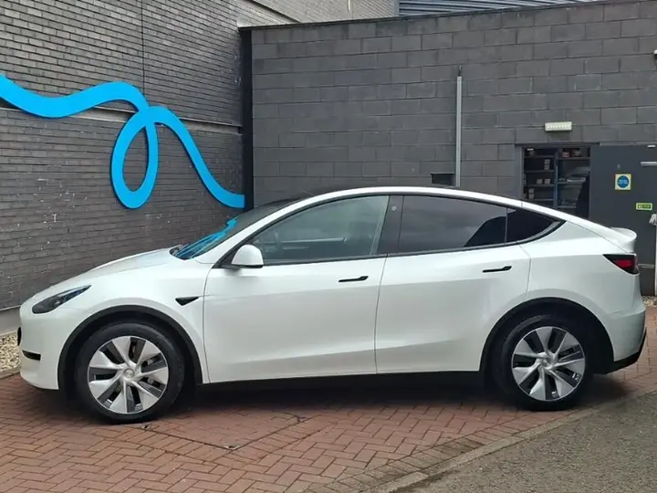 Tesla Model Y 2023 photo 4
