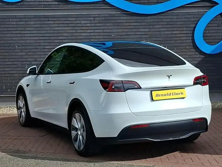 Tesla Model Y 2023 photo 2