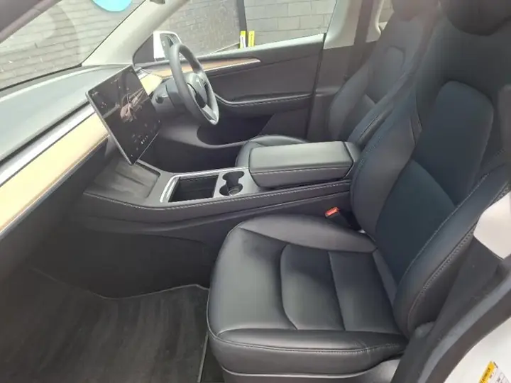 Tesla Model Y 2023 photo 5