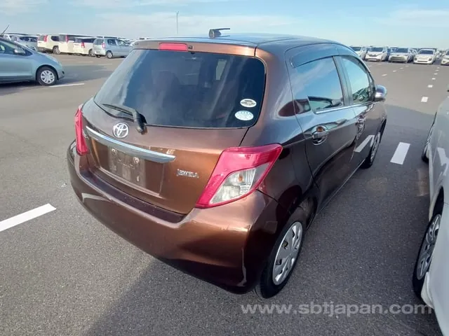 Toyota Vitz 2012 photo 4